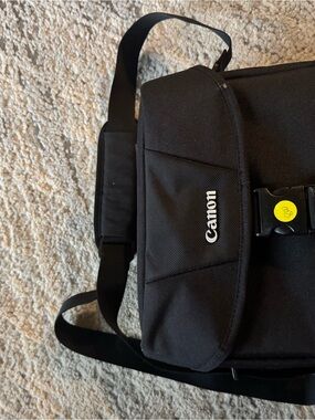 Canon Black Men's Messenger Camera Bag with Shoulder Strap